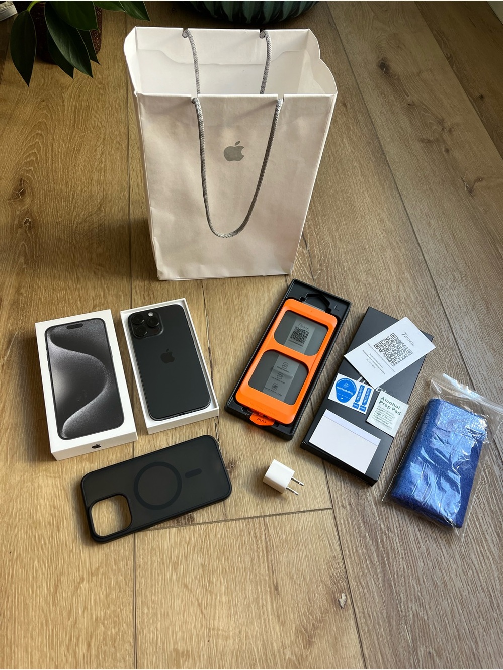 Apple iPhone 15 Pro Max 1TB Black Titanium – Excellent Condition + Box & Extras